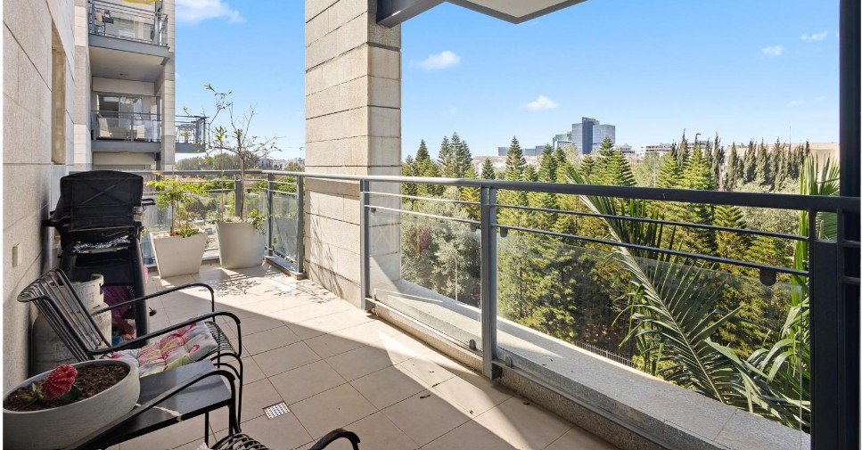 5-Room Apartment  – Shvil HaZahav - Thumbnail 2