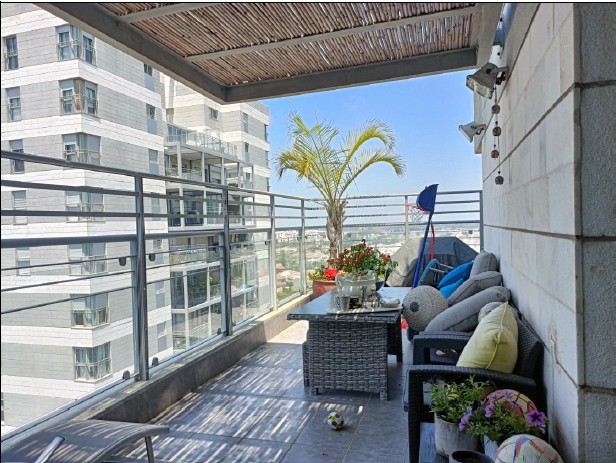 2 Minutes from Ohel Ari – 10th Floor with Rare Succah Balcony - Thumbnail 4